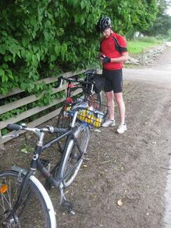 Druide gør sig klar - to cykler. Druide gør sig klar og to cykler.