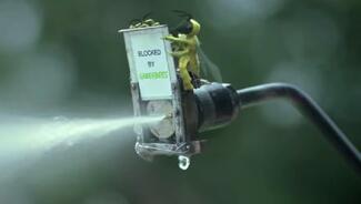 Computerdesignede bier forsøger at lukke for marksprøjten.