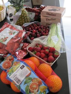 Planteindkøb - appelsiner, ananas, dadler, kirsebær og andet. Planteindkøb - appelsiner, ananas, dadler, kirsebær og andet.
