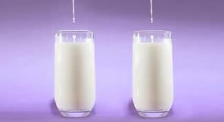 Mælk med lækre sexsteroider To glas med lækkert komælk.